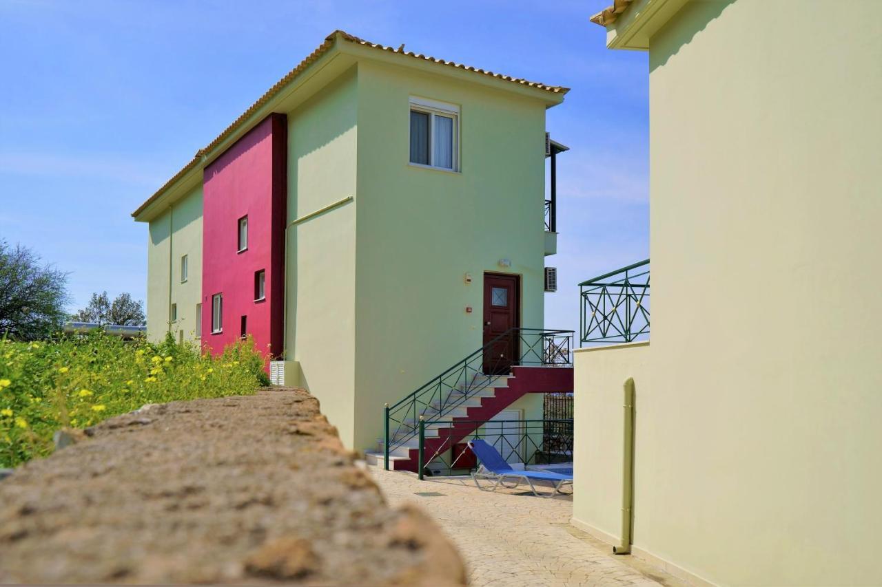 Semiramis Suites With Pool Kalamata Dış mekan fotoğraf