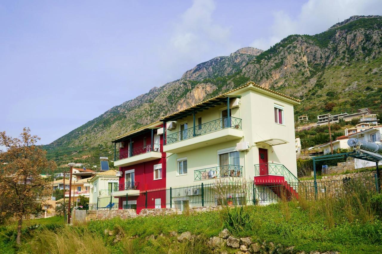 Semiramis Suites With Pool Kalamata Dış mekan fotoğraf