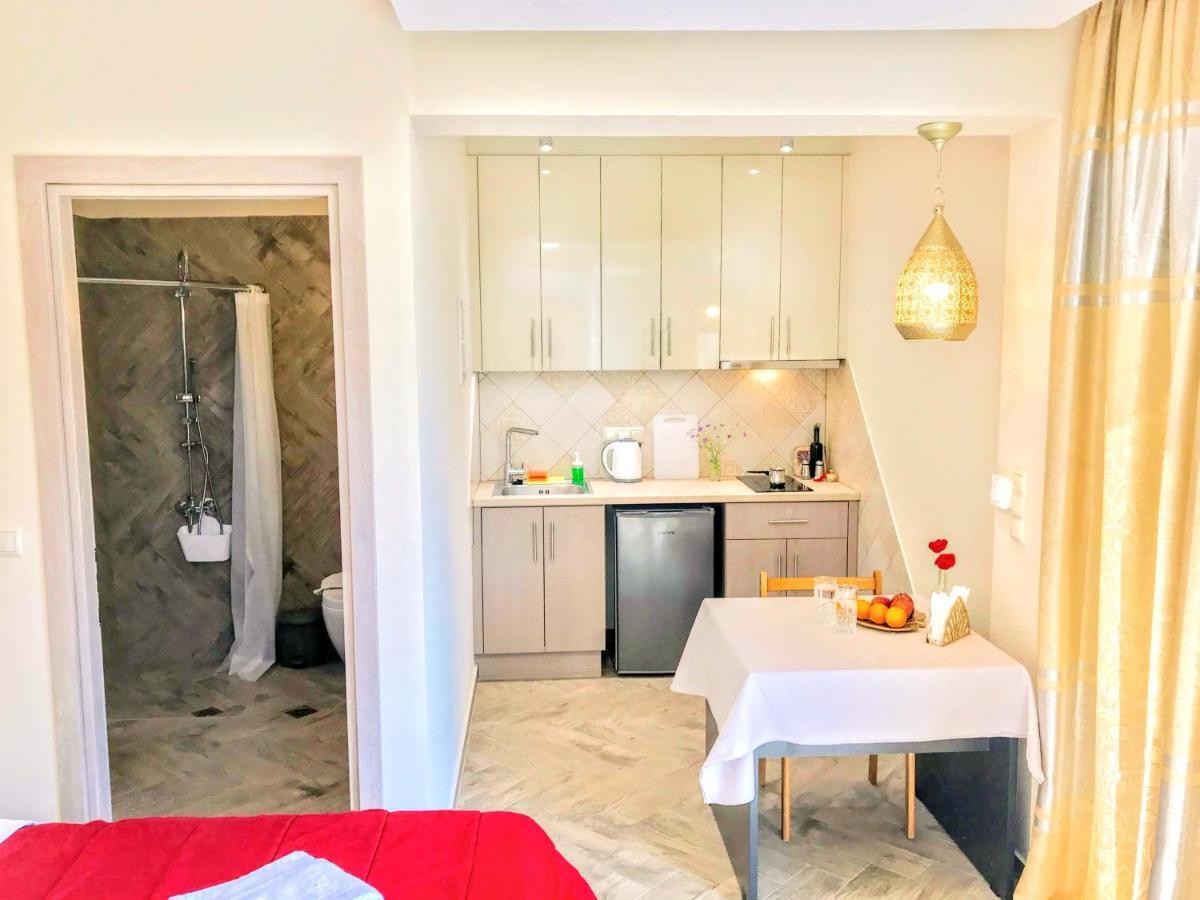 Semiramis Suites With Pool Kalamata Dış mekan fotoğraf